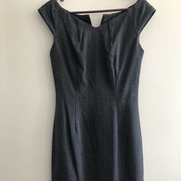 Dresses - Picture 2 of 8